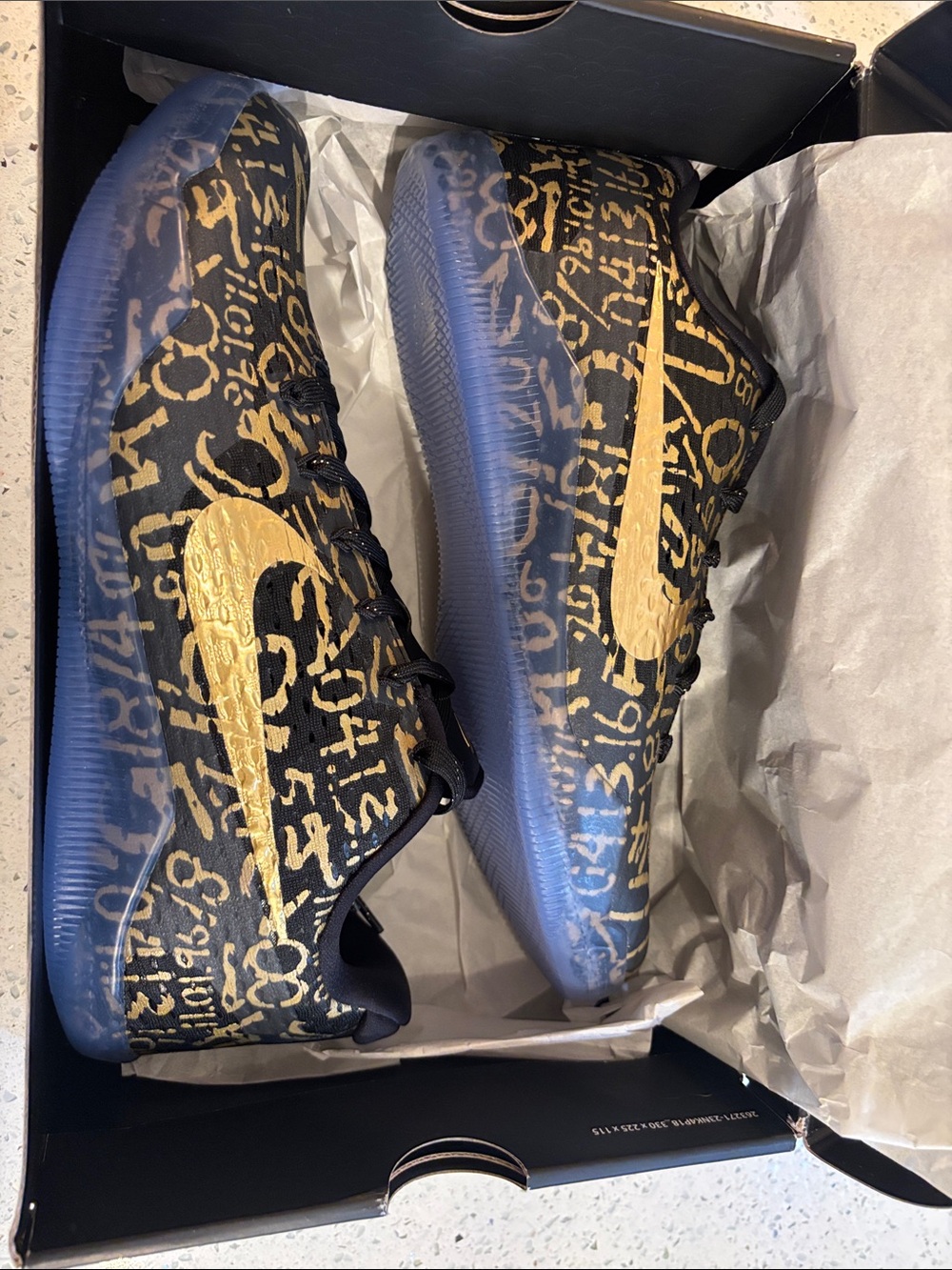 Signature Low-Top Men's Basketball Shoes - Black/Gold